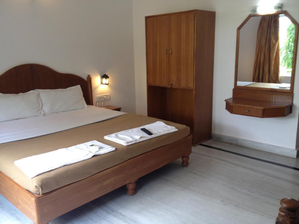 Hotel Isabel Palace Khajuraho Ngoại thất bức ảnh
