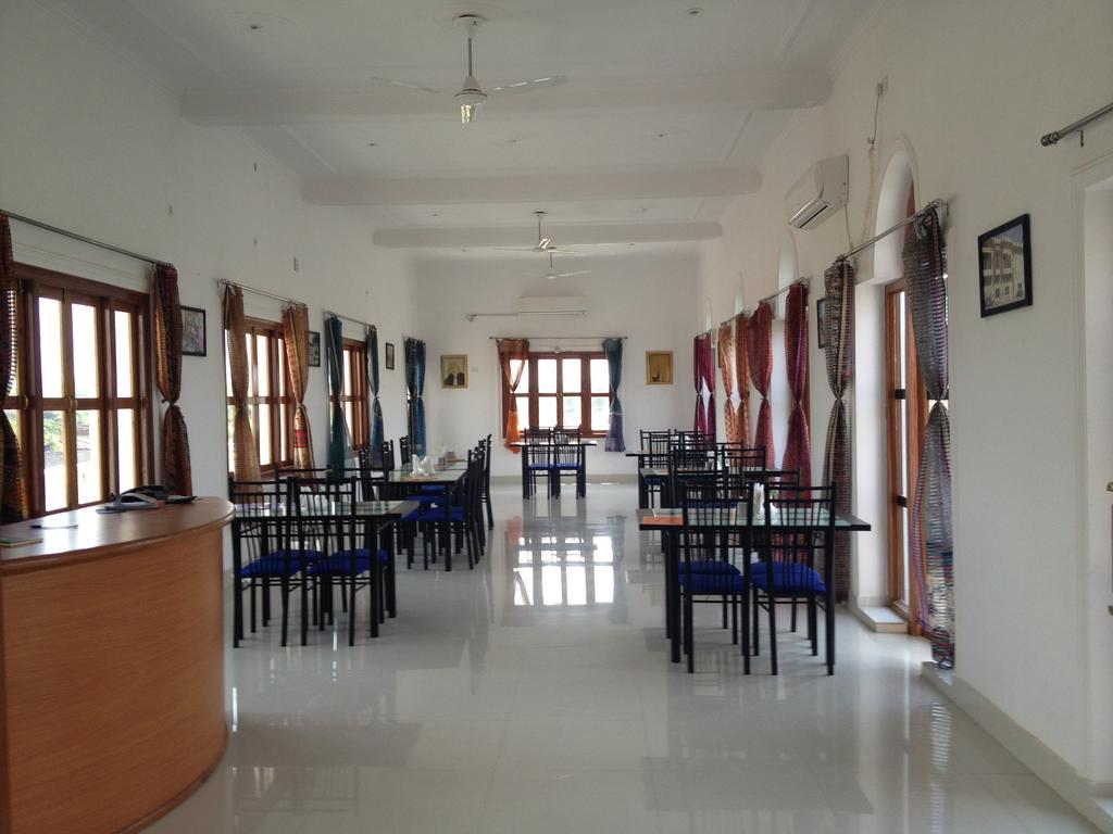 Hotel Isabel Palace Khajuraho Ngoại thất bức ảnh