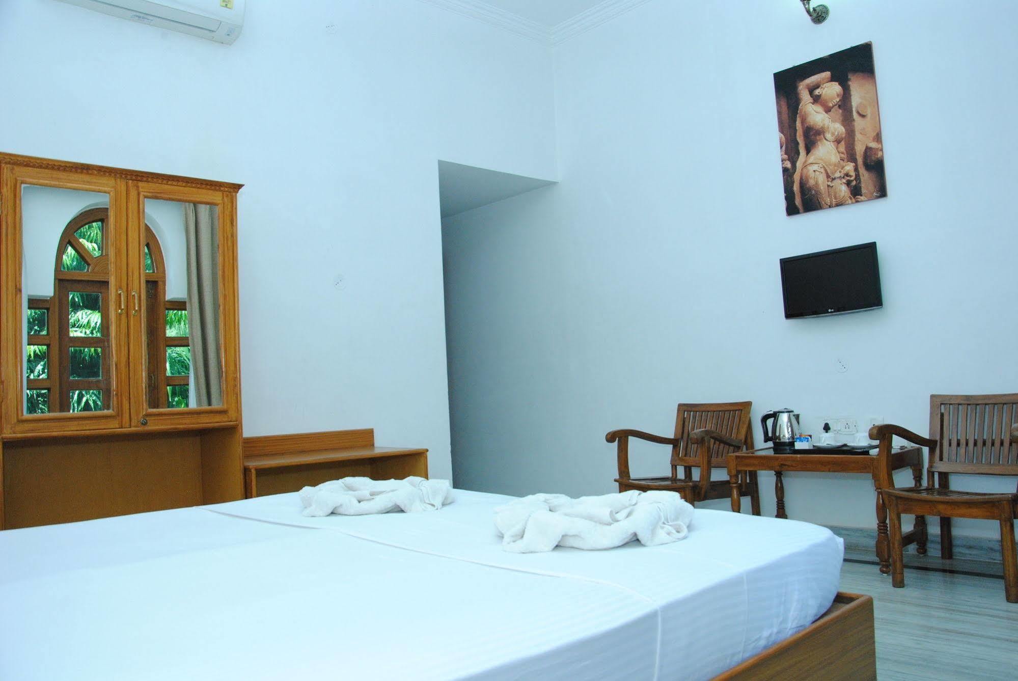 Hotel Isabel Palace Khajuraho Ngoại thất bức ảnh
