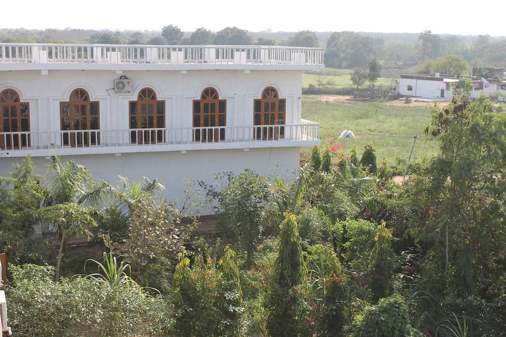 Hotel Isabel Palace Khajuraho Ngoại thất bức ảnh