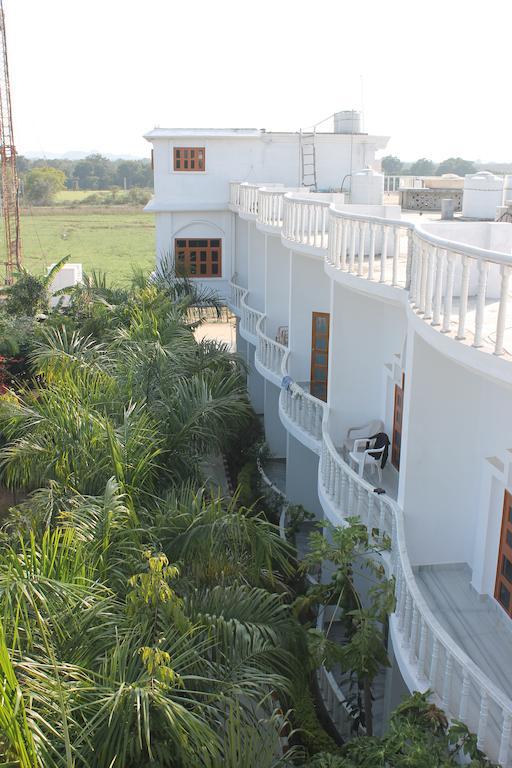 Hotel Isabel Palace Khajuraho Ngoại thất bức ảnh